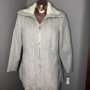 1x Cream Winter Jacket w/ gold zippers & 2 pockets